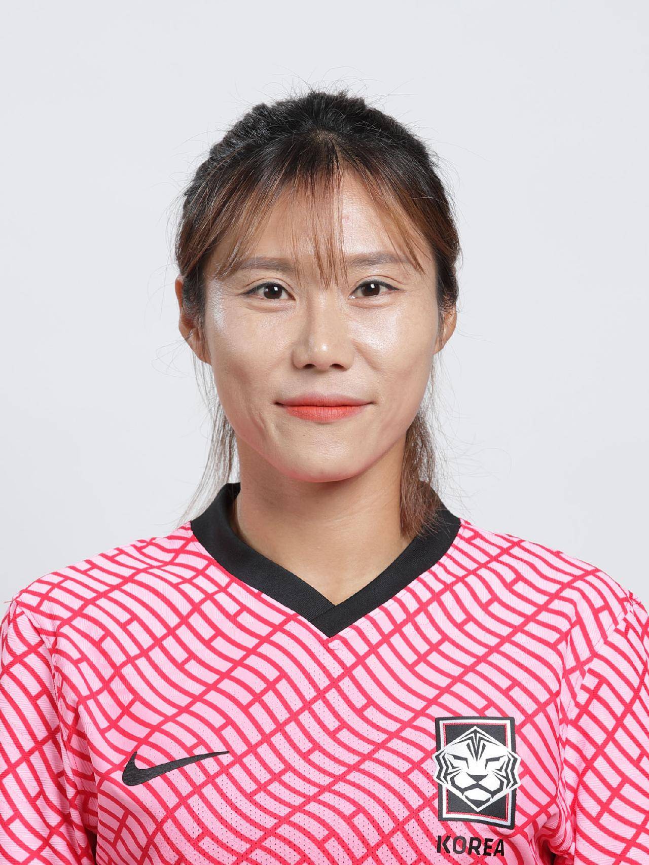 https://img.guangzhoujialiang.cn/img/football/player/b988bff10121a849b0ead28526b102c5.jpg